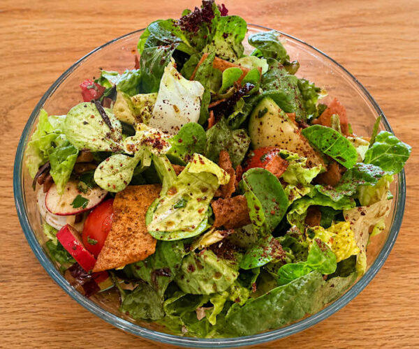 Fatush: la ensalada libanesa perfecta para el verano en Madrid