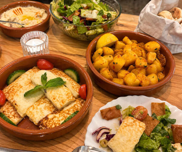Halloumi a la plancha: el queso libanés estrella de la carta
